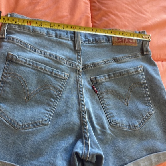 Genuine Levi's Women's Mid-Rise Mid-Length Jean Shorts Red Tab - Picture 5 of 8